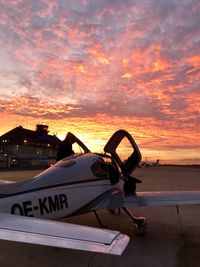 Cirrus OE-KMR Sunset