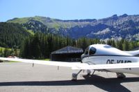 OE-KMR in Megeve Altiport