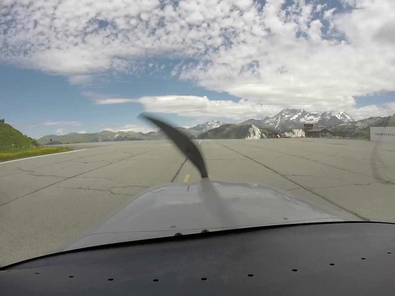 Takeoff Courchevel LFLJ in SR22T